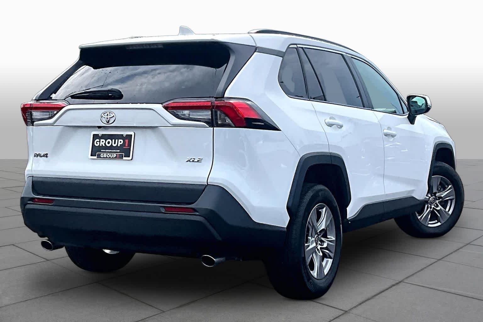 Used 2025 Ice Cap Toyota XLE image 25