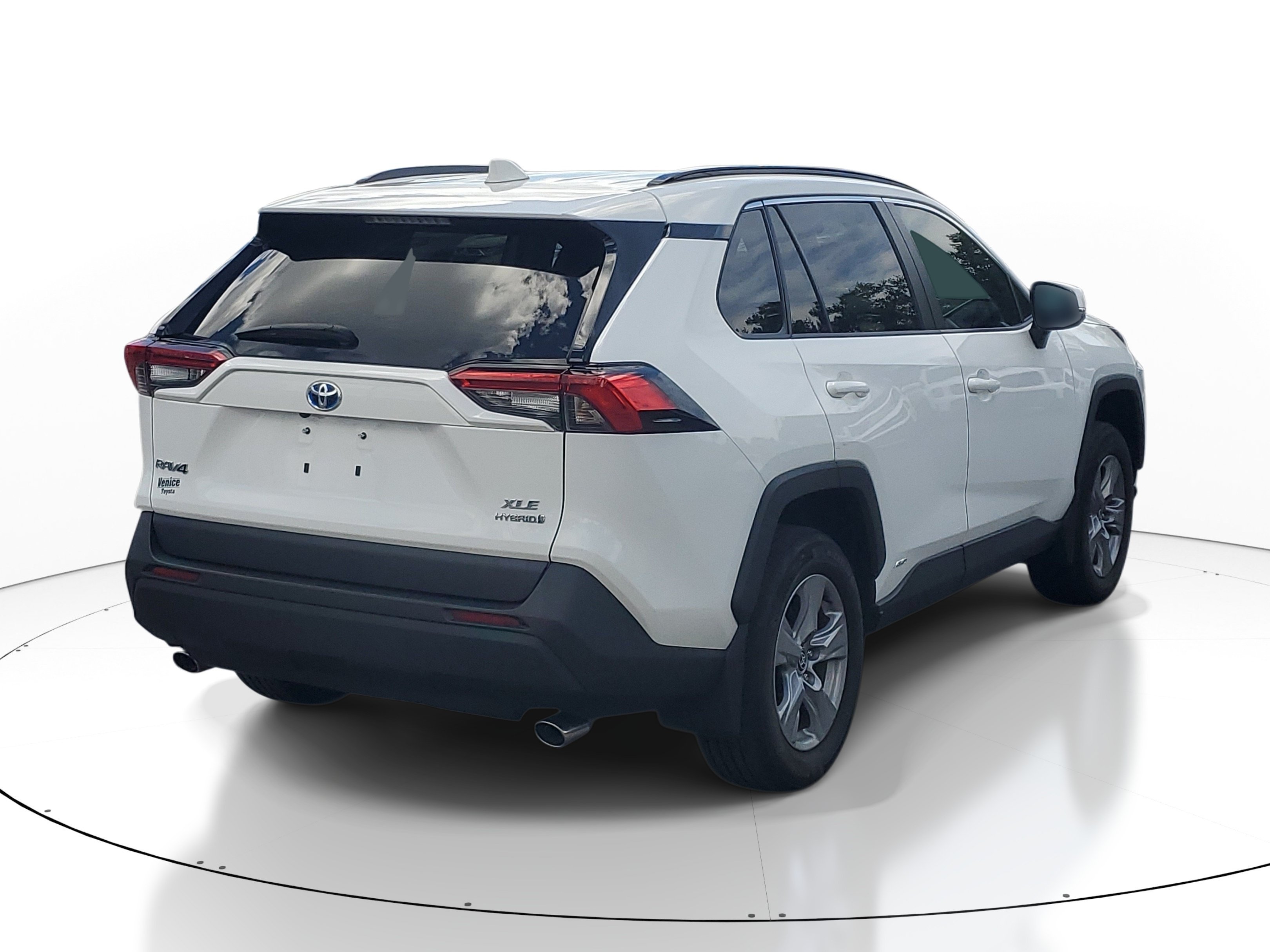 Used 2024 Ice Cap Toyota Hybrid XLE image 5
