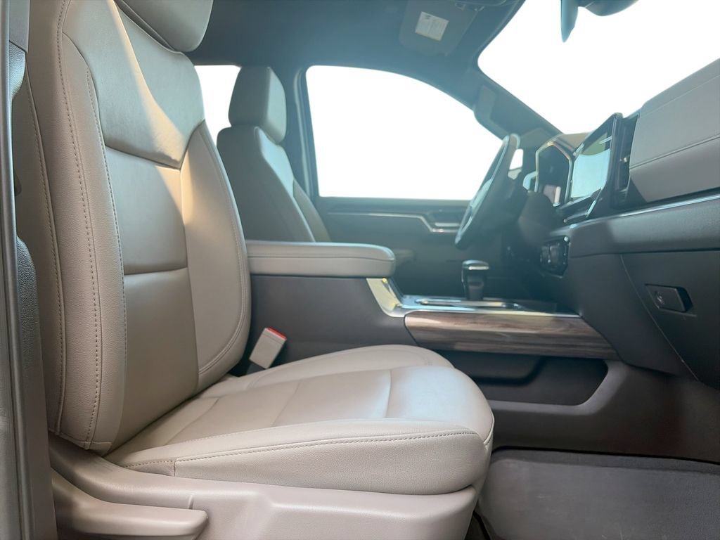 Certified Used 2025 Summit White Chevrolet LT image 29