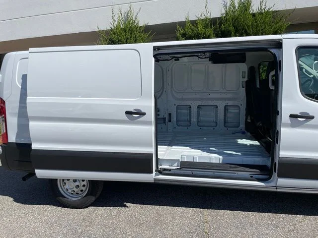 New 2026 OXFORD WHITE Ford Base image 38