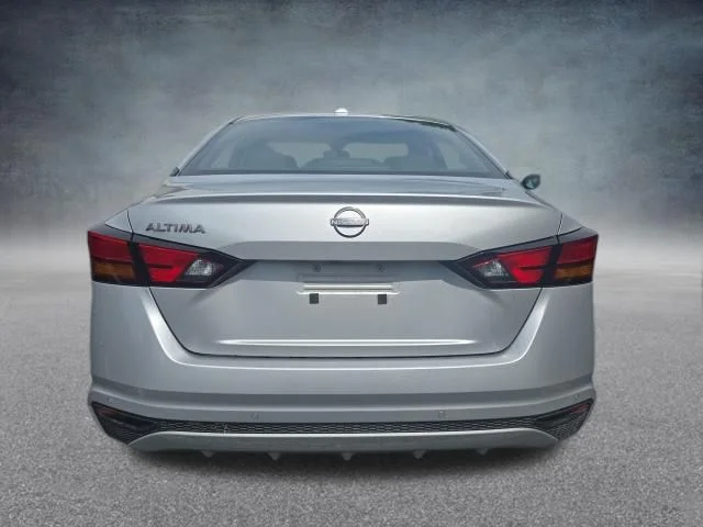 Used 2025 Silver Nissan 2.5 SV image 7