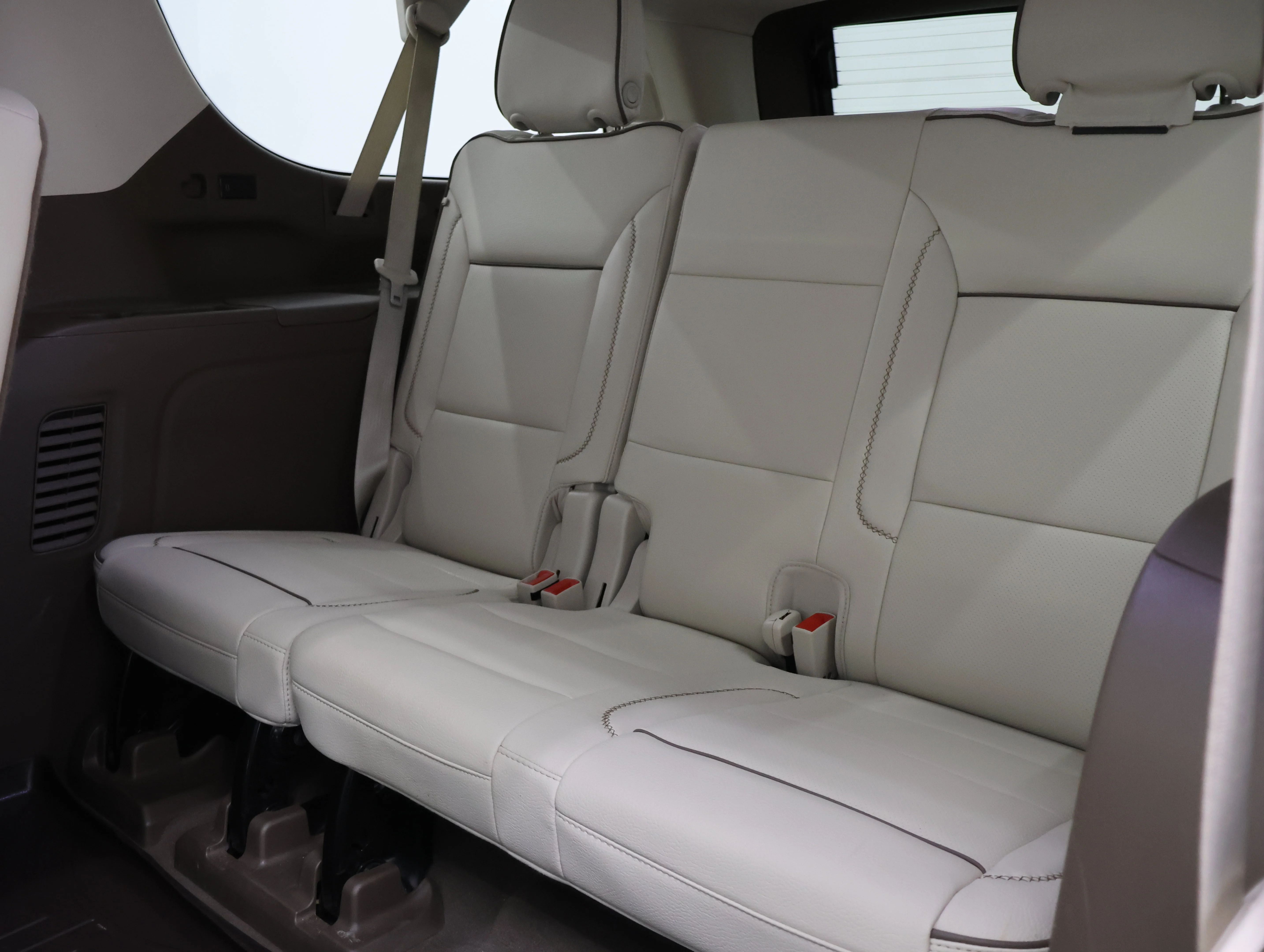 Used 2022 Redwood Metallic GMC Denali image 9