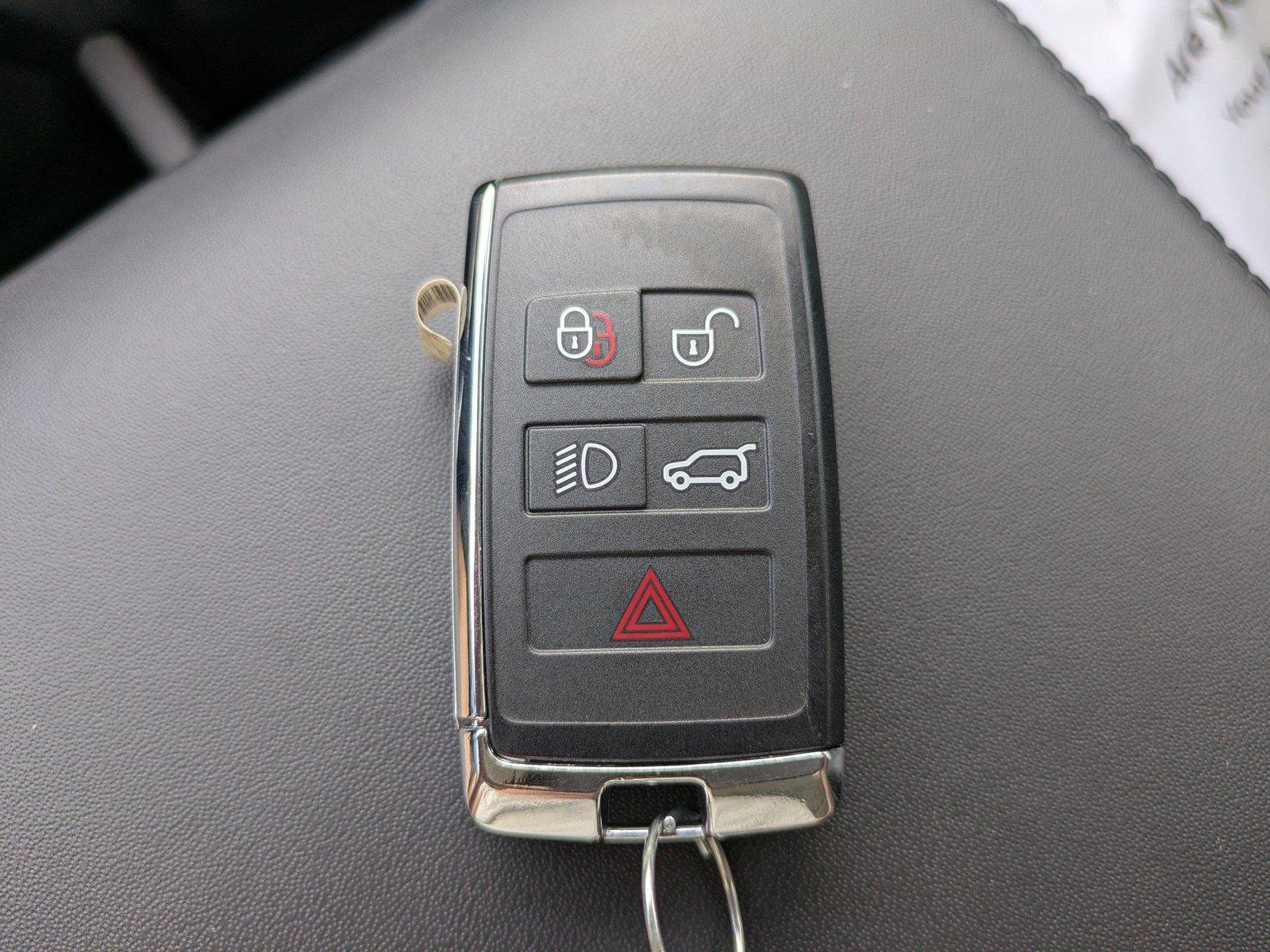 Used 2024 Fuji White Land Rover SE image 29