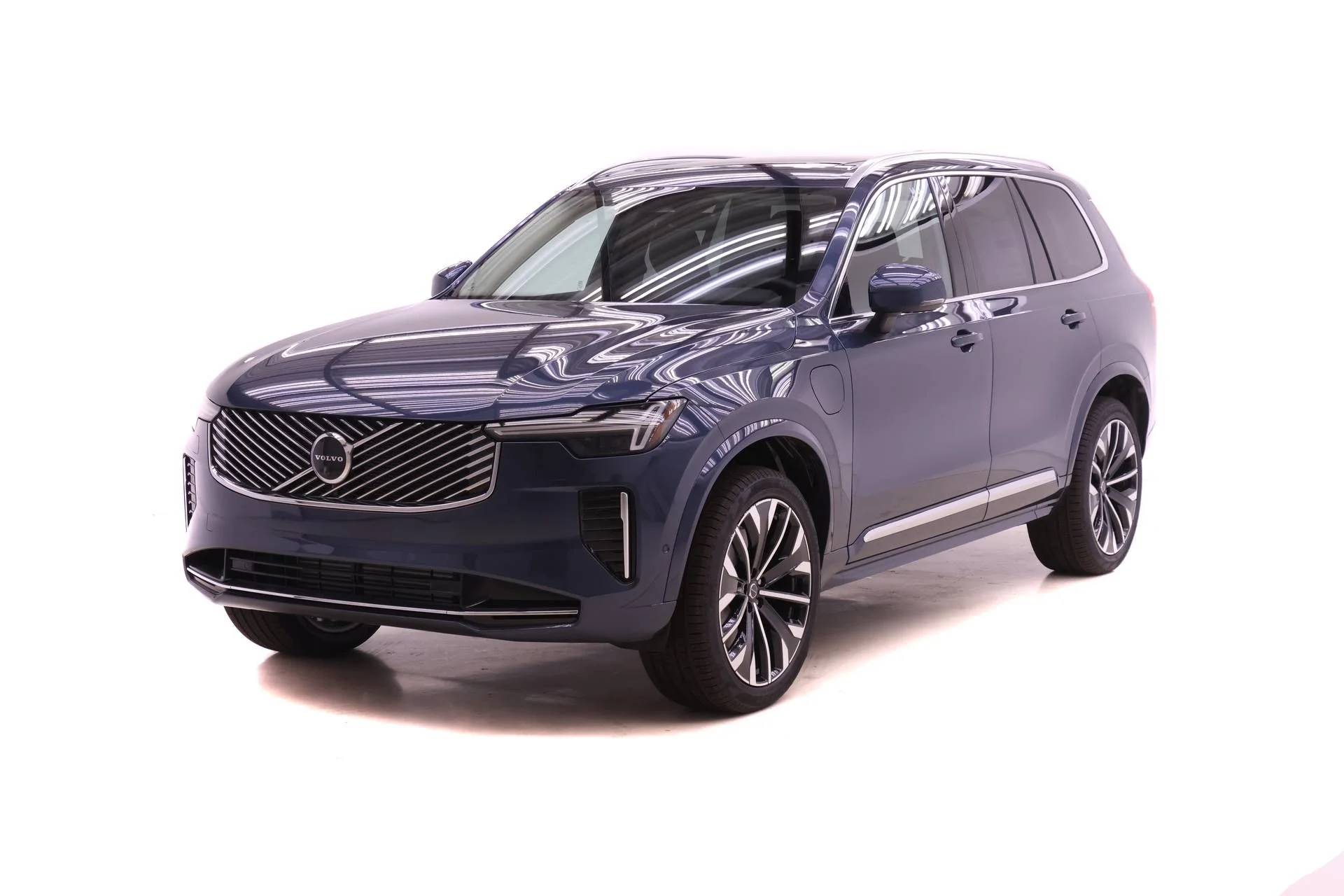 2026 Volvo XC90 T8 Recharge Plus Bright 7-Seat 4WD's photo