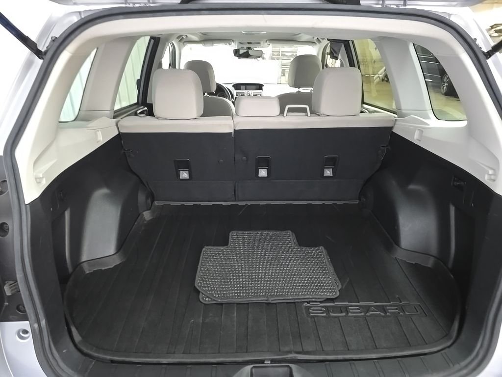 Used 2017 Silver Subaru 2.5i Premium image 14