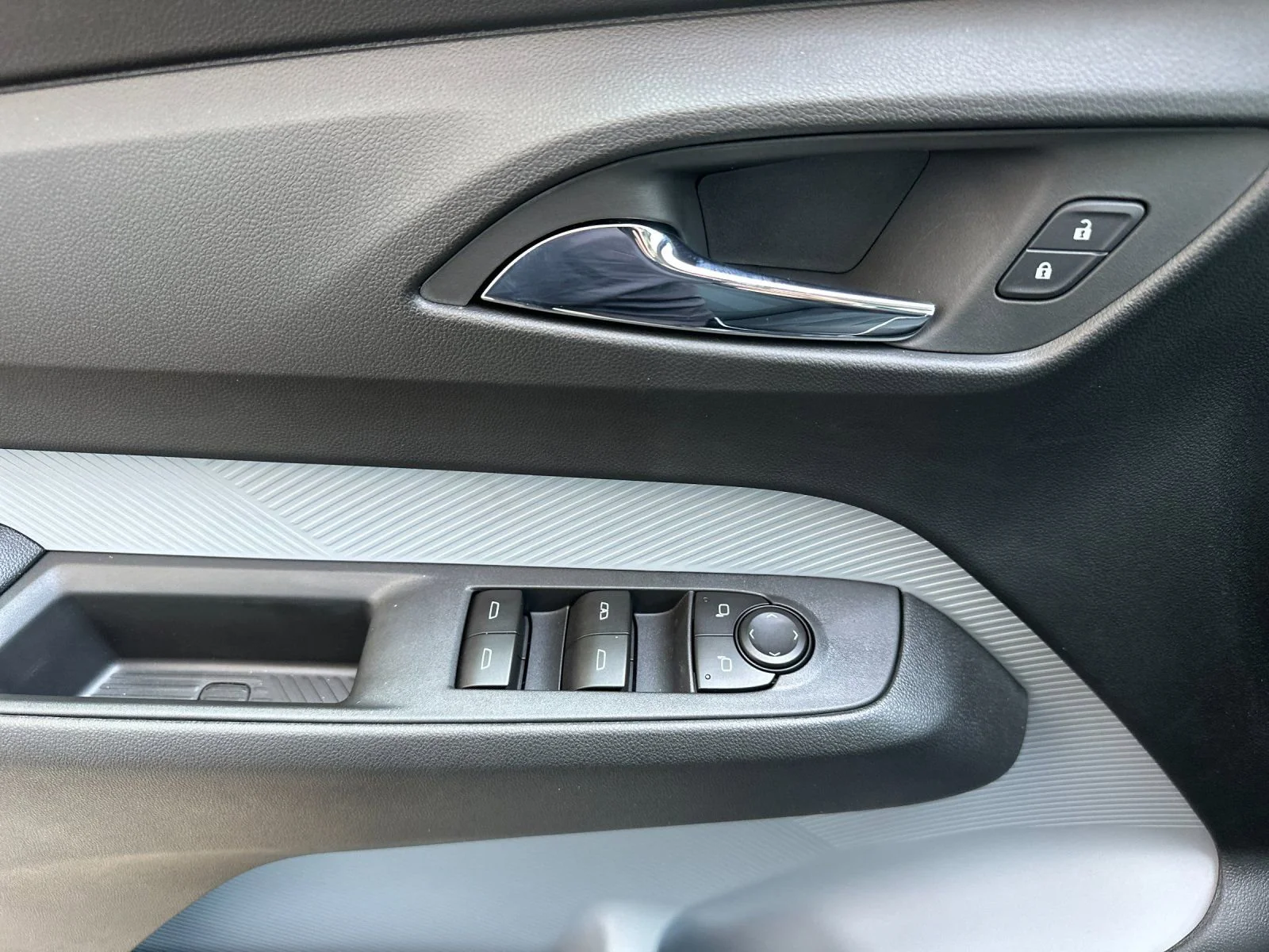 2027 Chevrolet Bolt LT - Photo 11