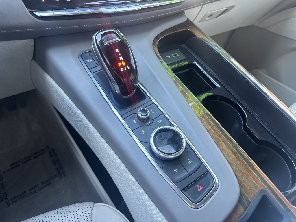 Used 2021 White Cadillac Sport Platinum image 36