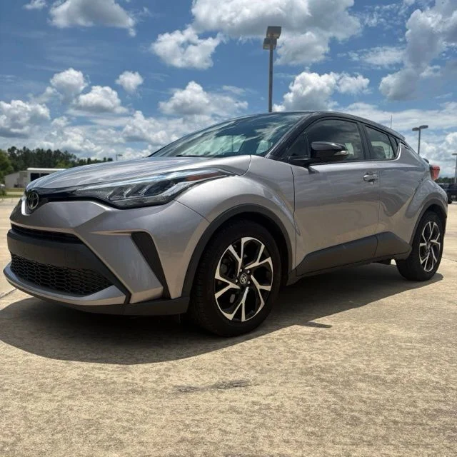 2020 Toyota C-HR XLE's photo