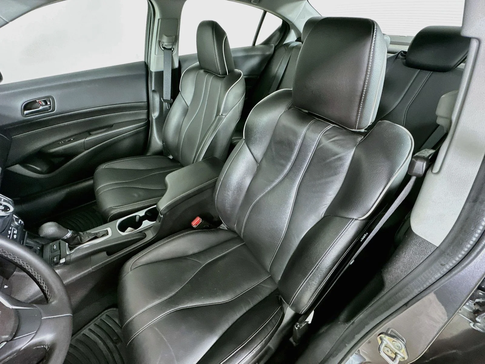 Used 2019  Acura  image 34