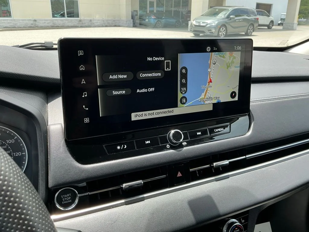 Used 2025  Mitsubishi SE image 32