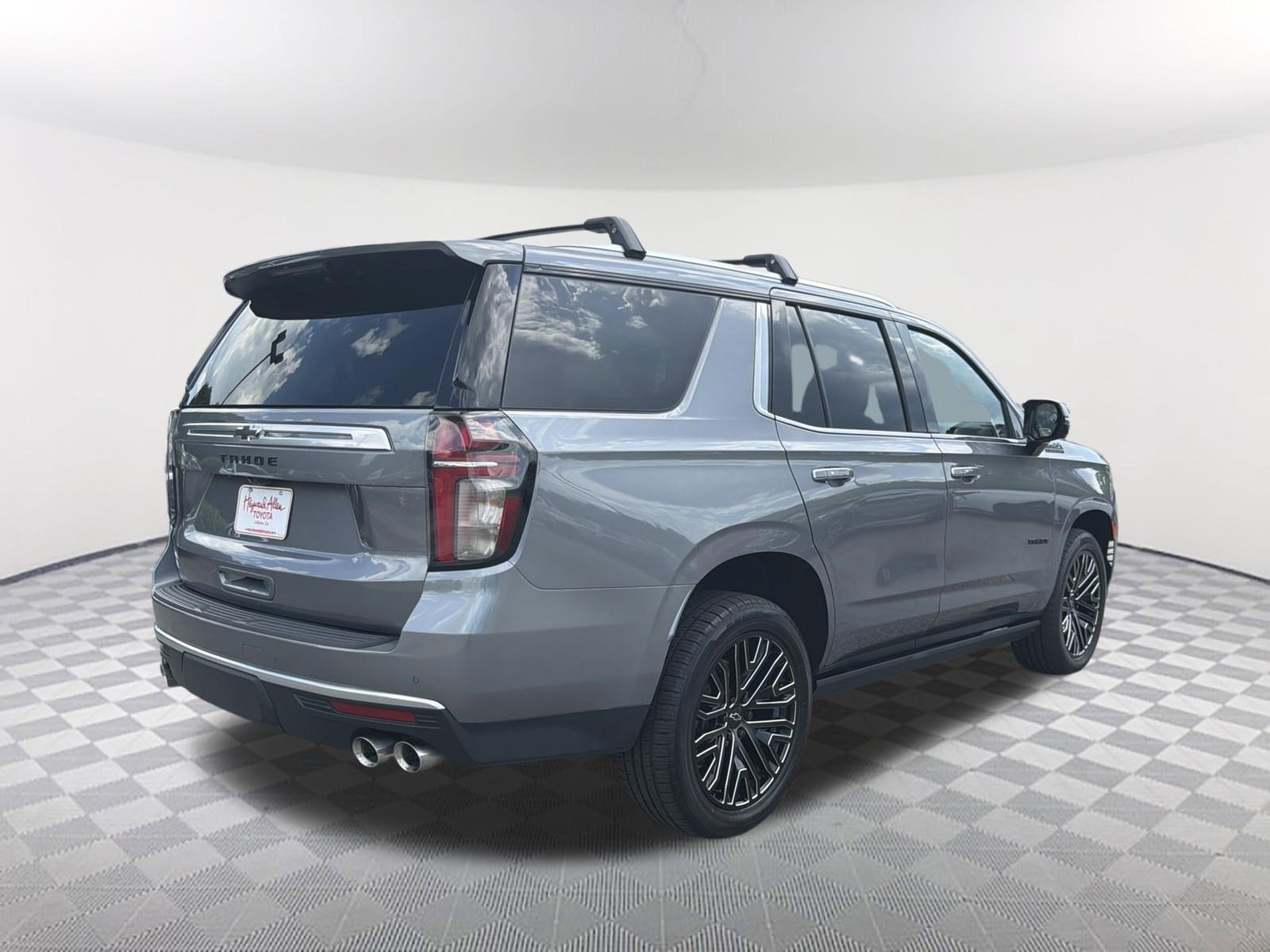 Used 2022 Satin Steel Metallic Chevrolet High Country image 17