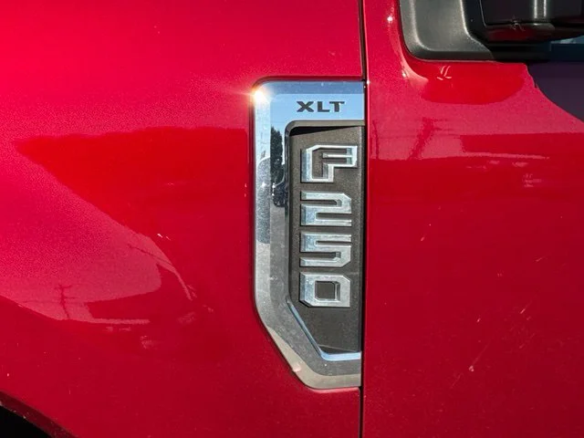 Used 2017 Red Ford XLT image 5