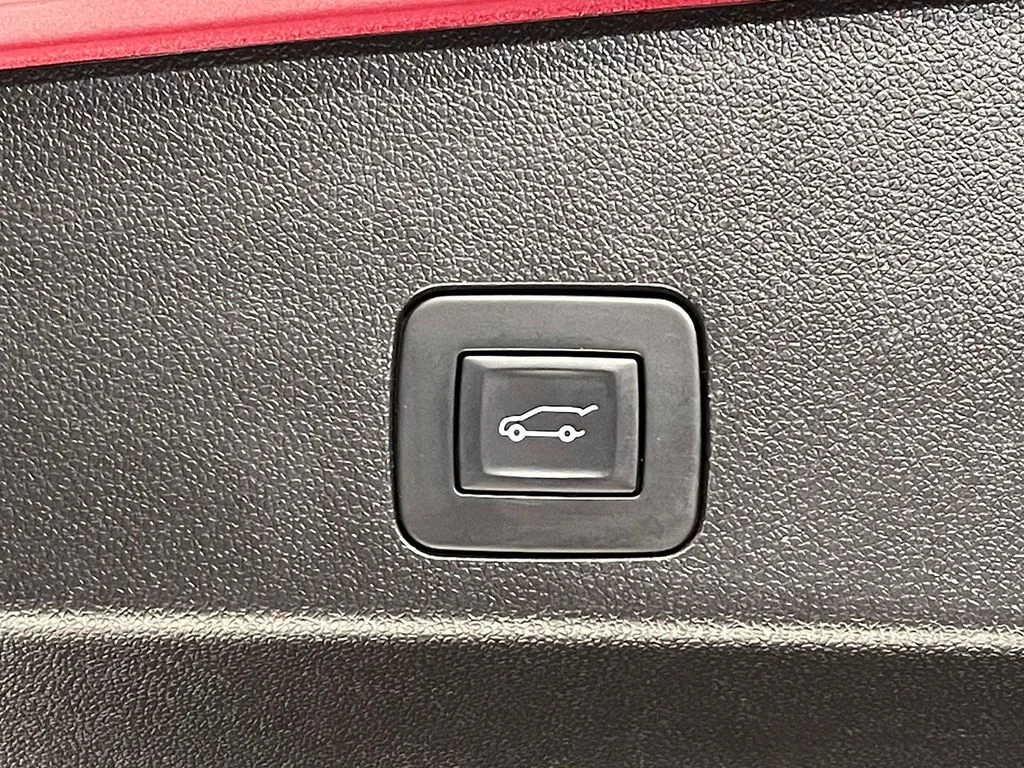Used 2023 Red Buick Select image 13