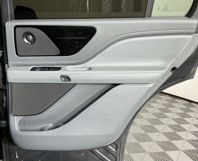 Used 2020 Gray Lincoln Reserve image 28