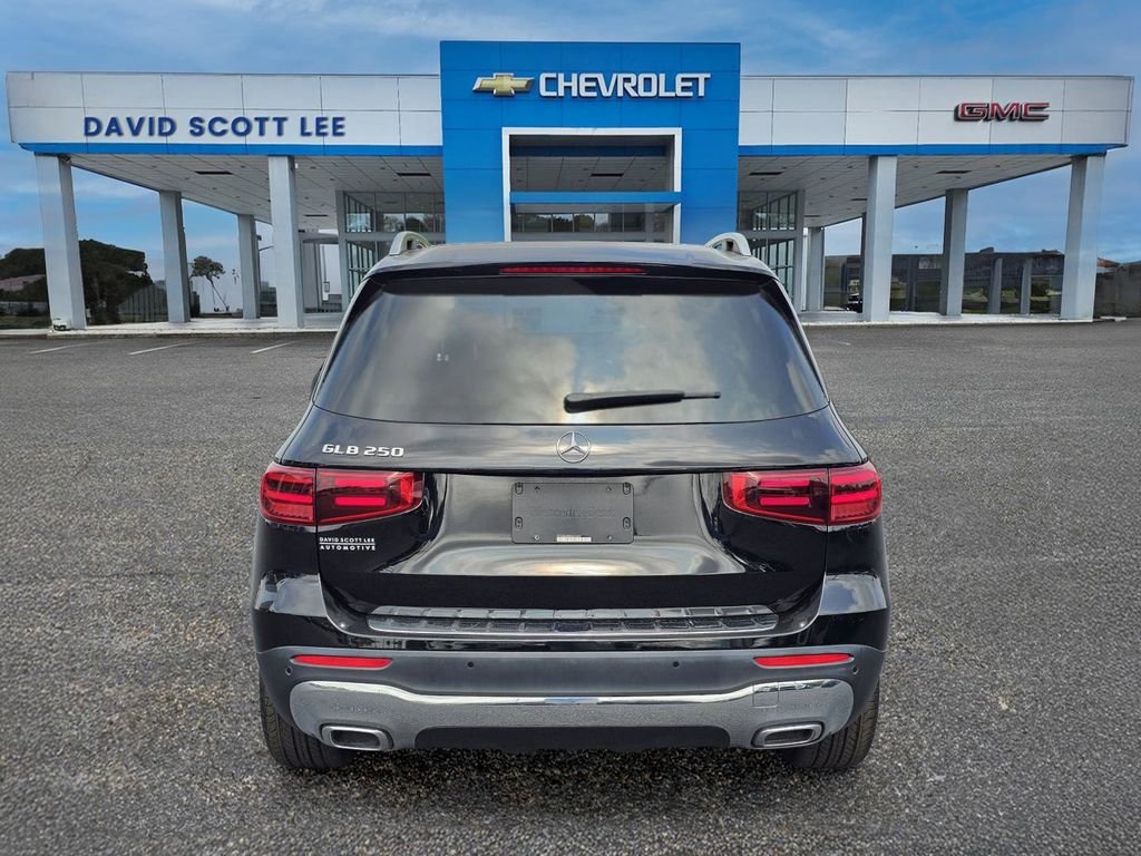 Used 2024  Mercedes-Benz GLB 250 image 10