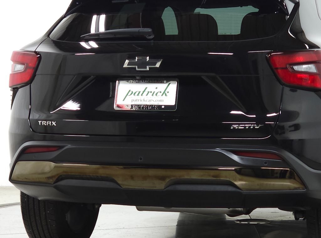 Used 2025 Mosaic Black Metallic Chevrolet ACTIV image 9