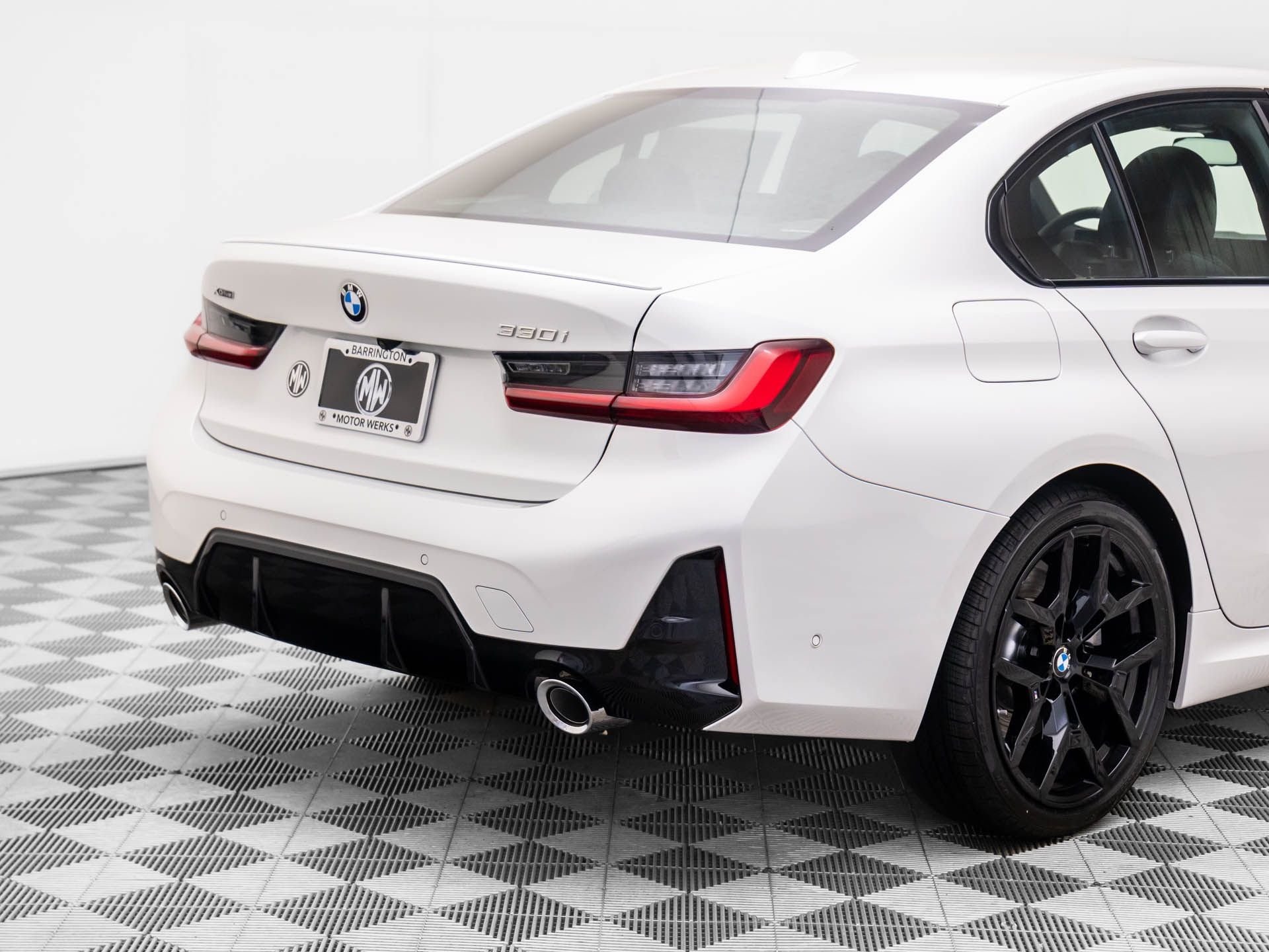 New 2026 Mineral White Metallic BMW 330i xDrive image 33
