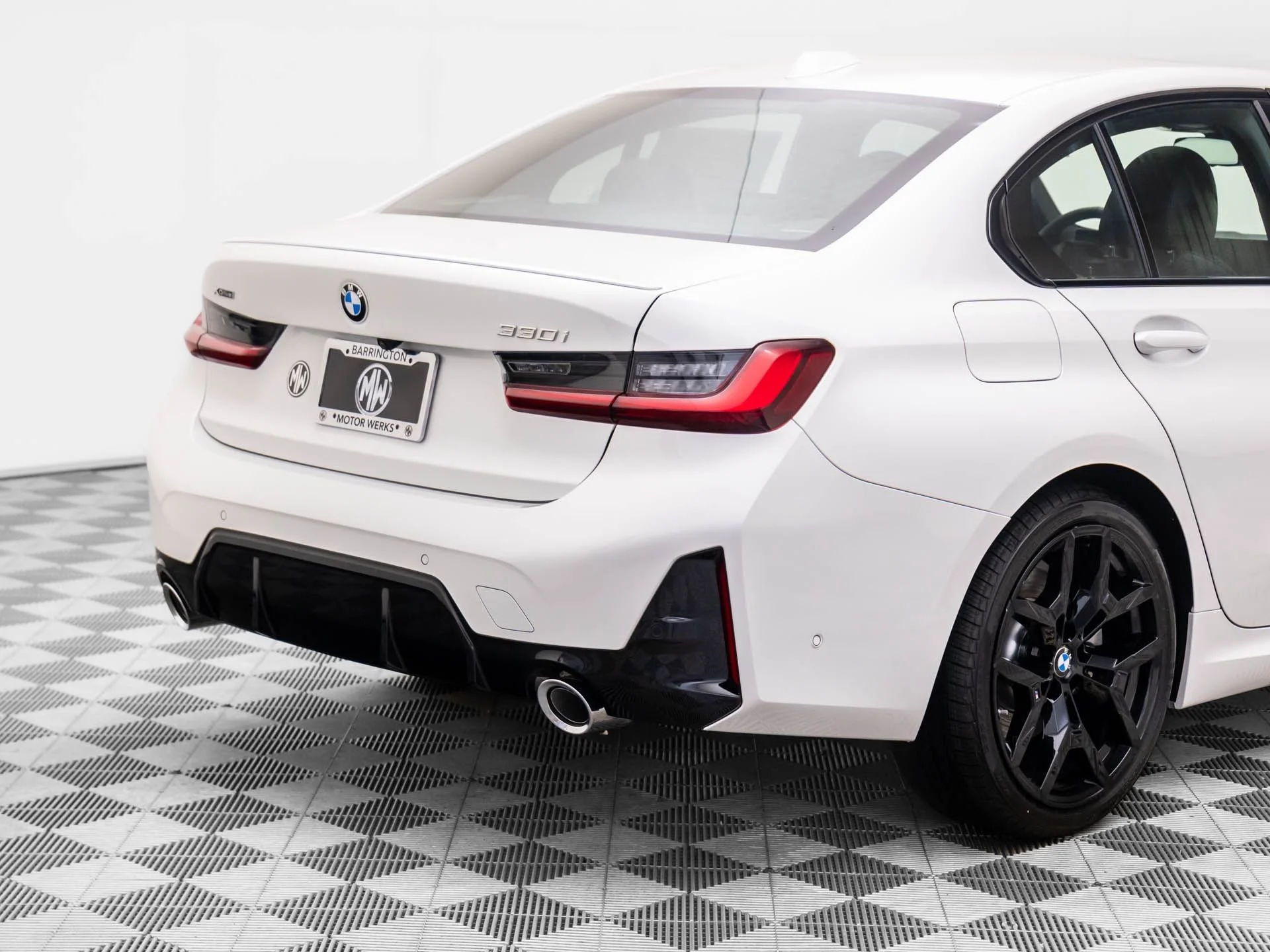 New 2026 White BMW 330i xDrive image 33