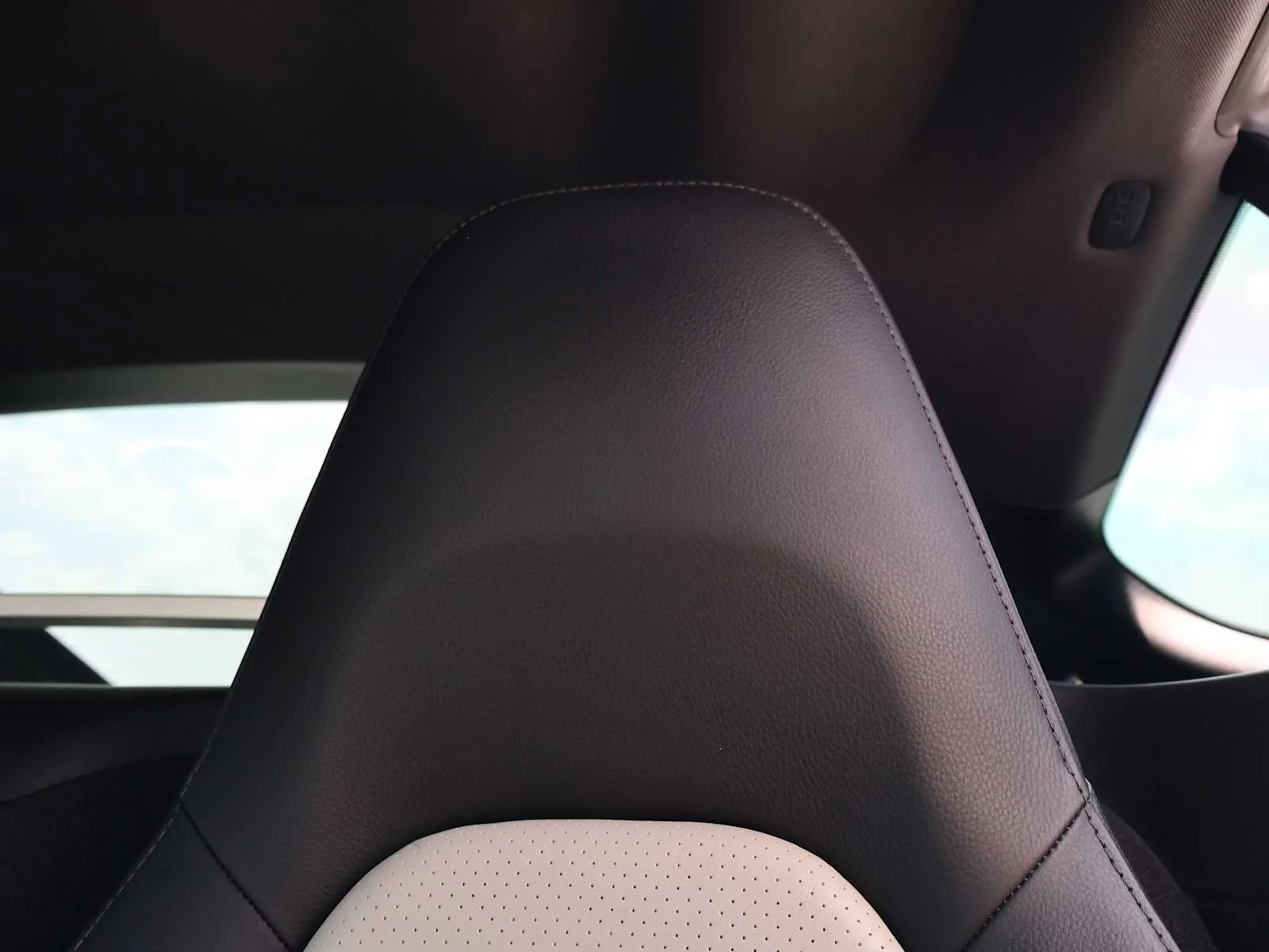 Used 2018 White Porsche  image 15