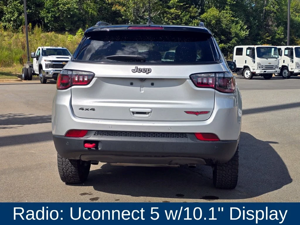 Used 2025 Silver Jeep Trailhawk image 3