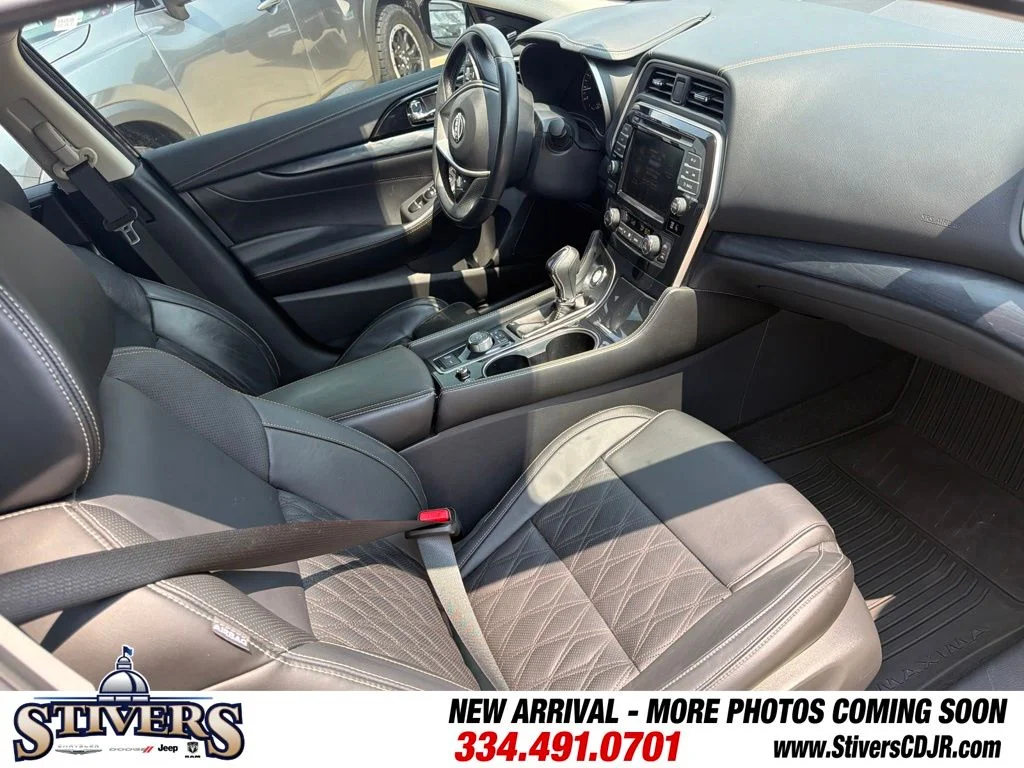 Used 2023 Black Nissan Platinum image 12