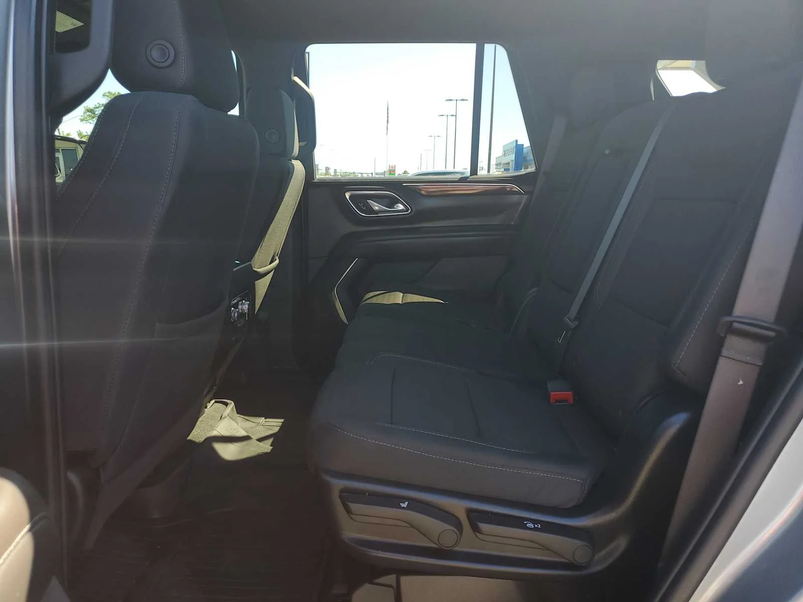 Used 2024 Sterling Metallic GMC SLE image 20