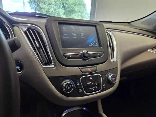 Used 2018 MOSAIC BLACK METALLIC Chevrolet LT image 23
