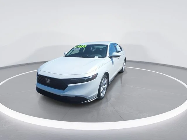 Used 2025 White Honda LX image 3