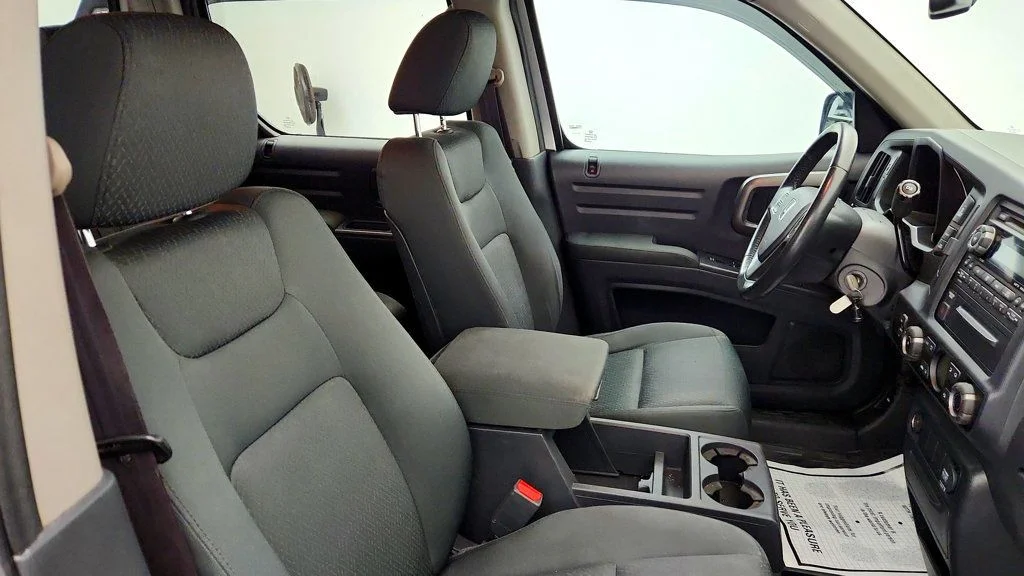Used 2013 Alabaster Silver Metallic Honda 4WD Crew Cab Sport image 21