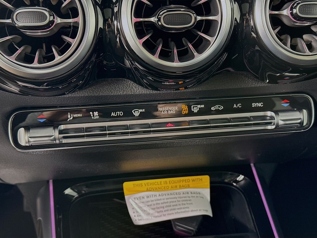 Used 2025 Silver Mercedes-Benz GLB 250 image 17