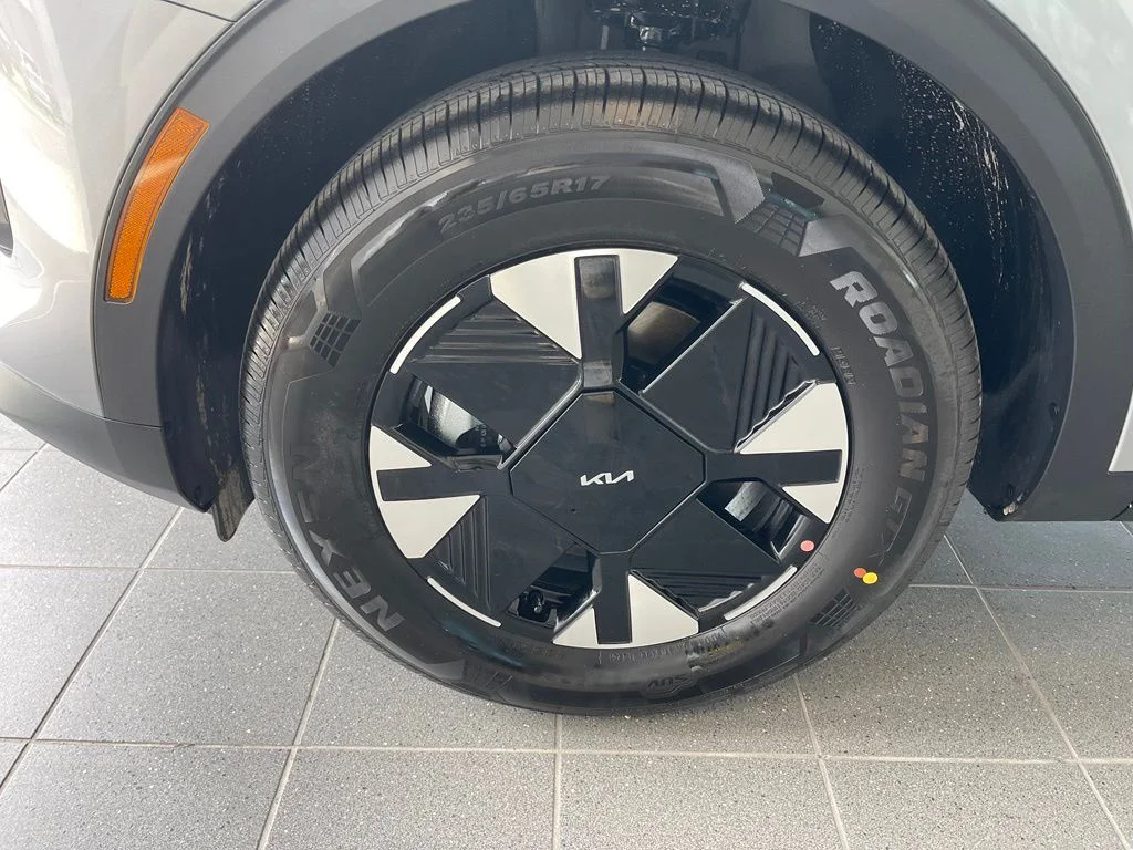 New 2026 Gray Kia LX image 28