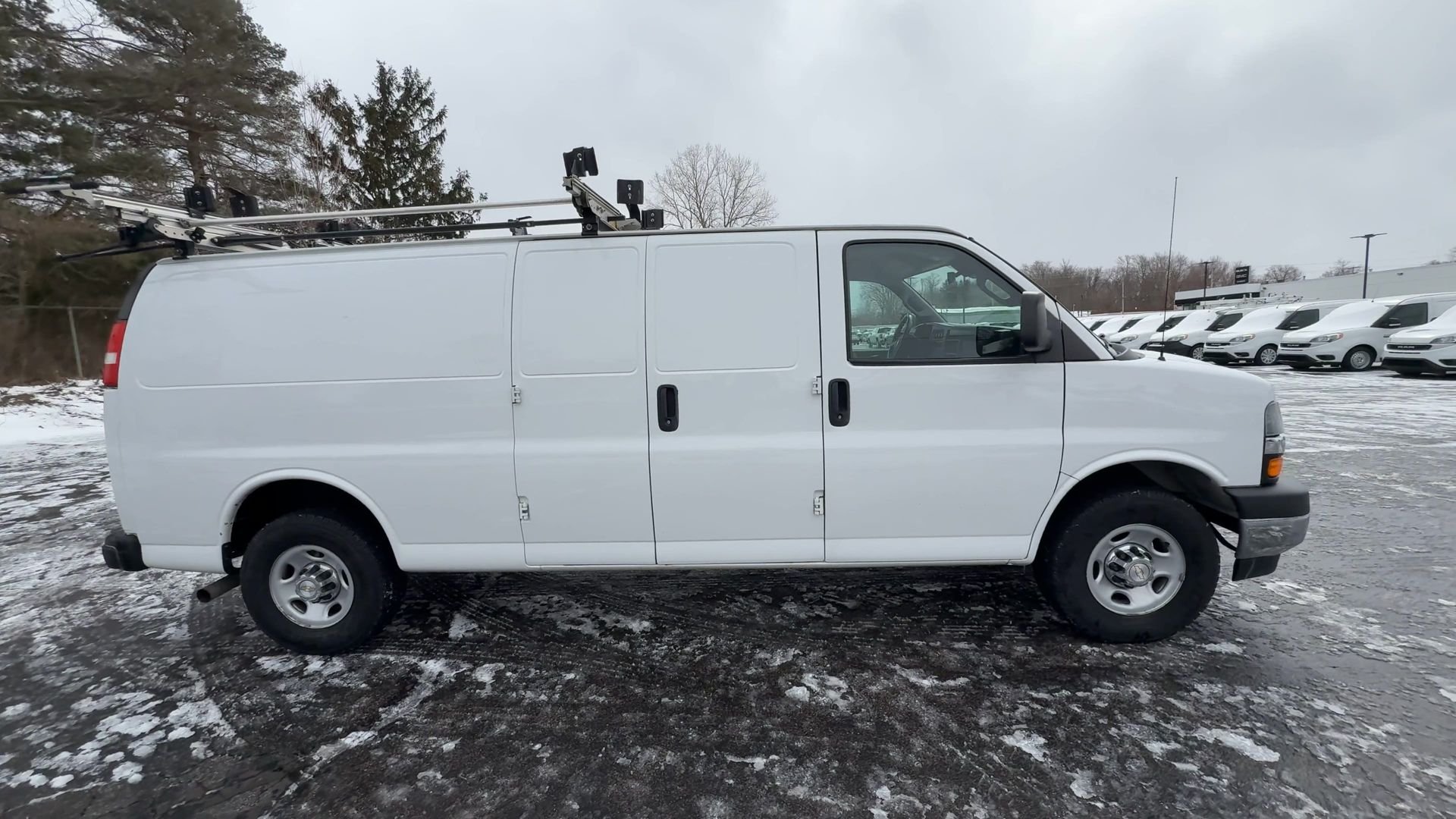 Used 2022 Summit White Chevrolet WT image 9
