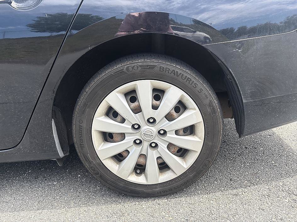 Used 2015 Super Black Nissan SV image 10
