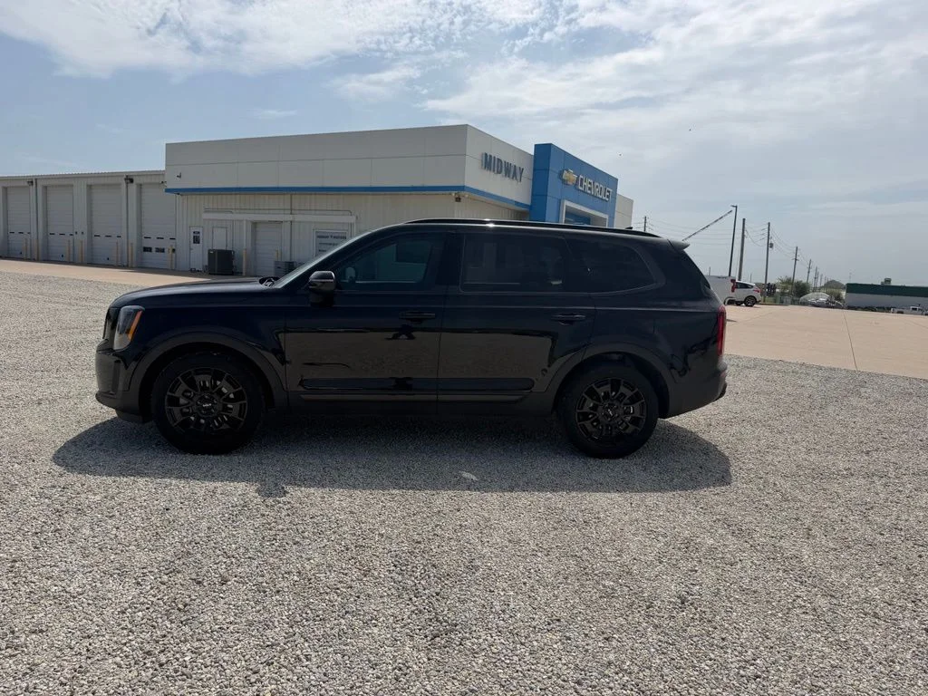 Used 2022 Black Kia EX image 6