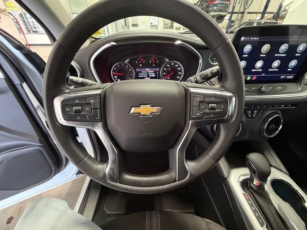 Used 2025 Summit White Chevrolet 2LT image 34