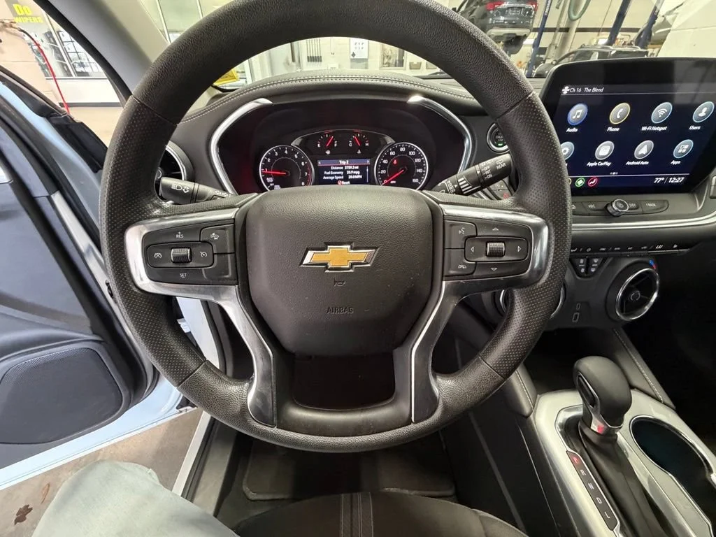Used 2025 Summit White Chevrolet 2LT image 34