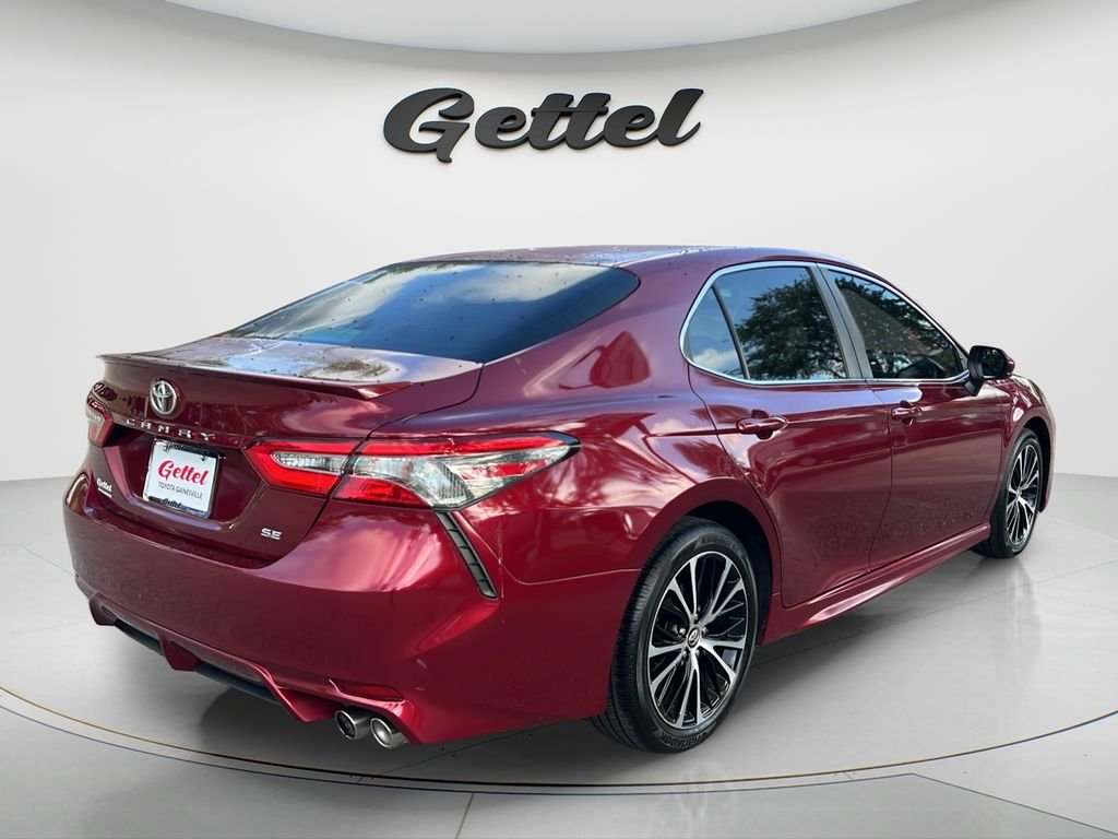 Used 2018 Red Toyota SE image 5