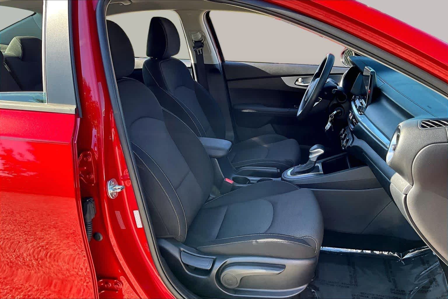 Used 2024 Currant Red Kia LXS image 9