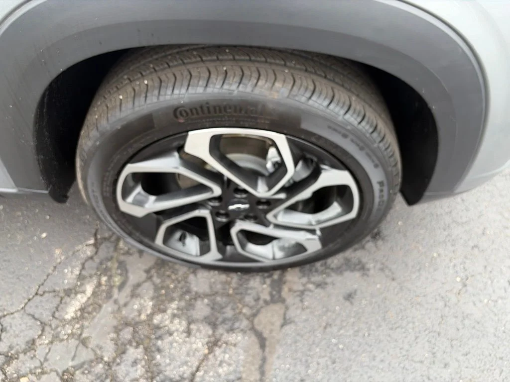 Certified Used 2025 Gray Chevrolet 2RS image 38