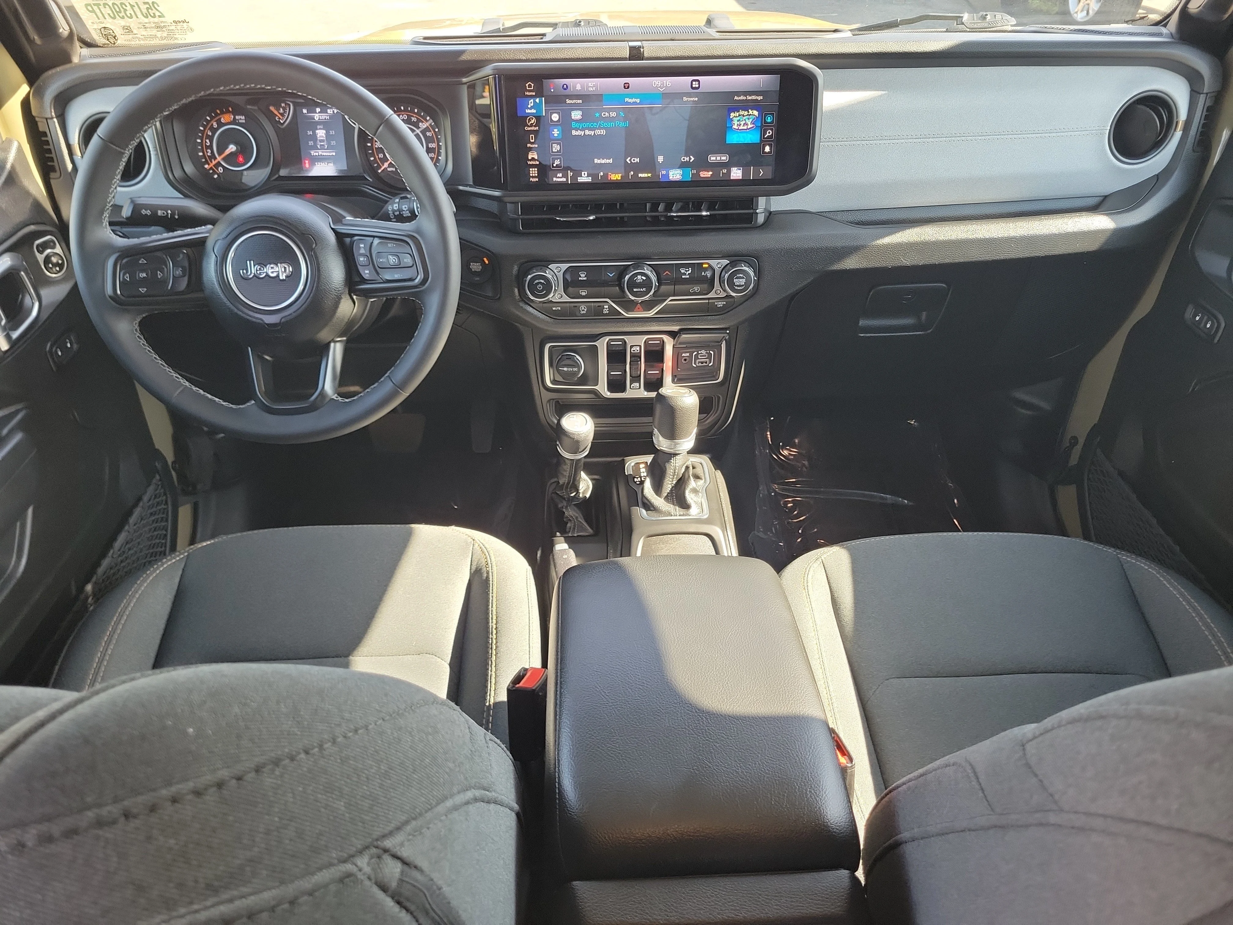 Used 2025 Green Jeep Sport S image 16