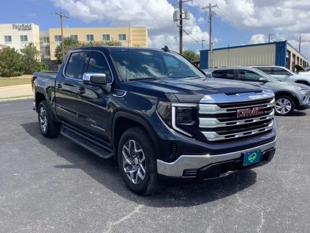 Certified Used 2026 Titanium Rush Metallic GMC SLE image 3