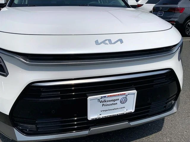 Used 2023 White Kia SX image 30