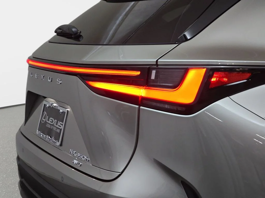 New 2026 Atomic Silver Lexus PREMIUM image 31