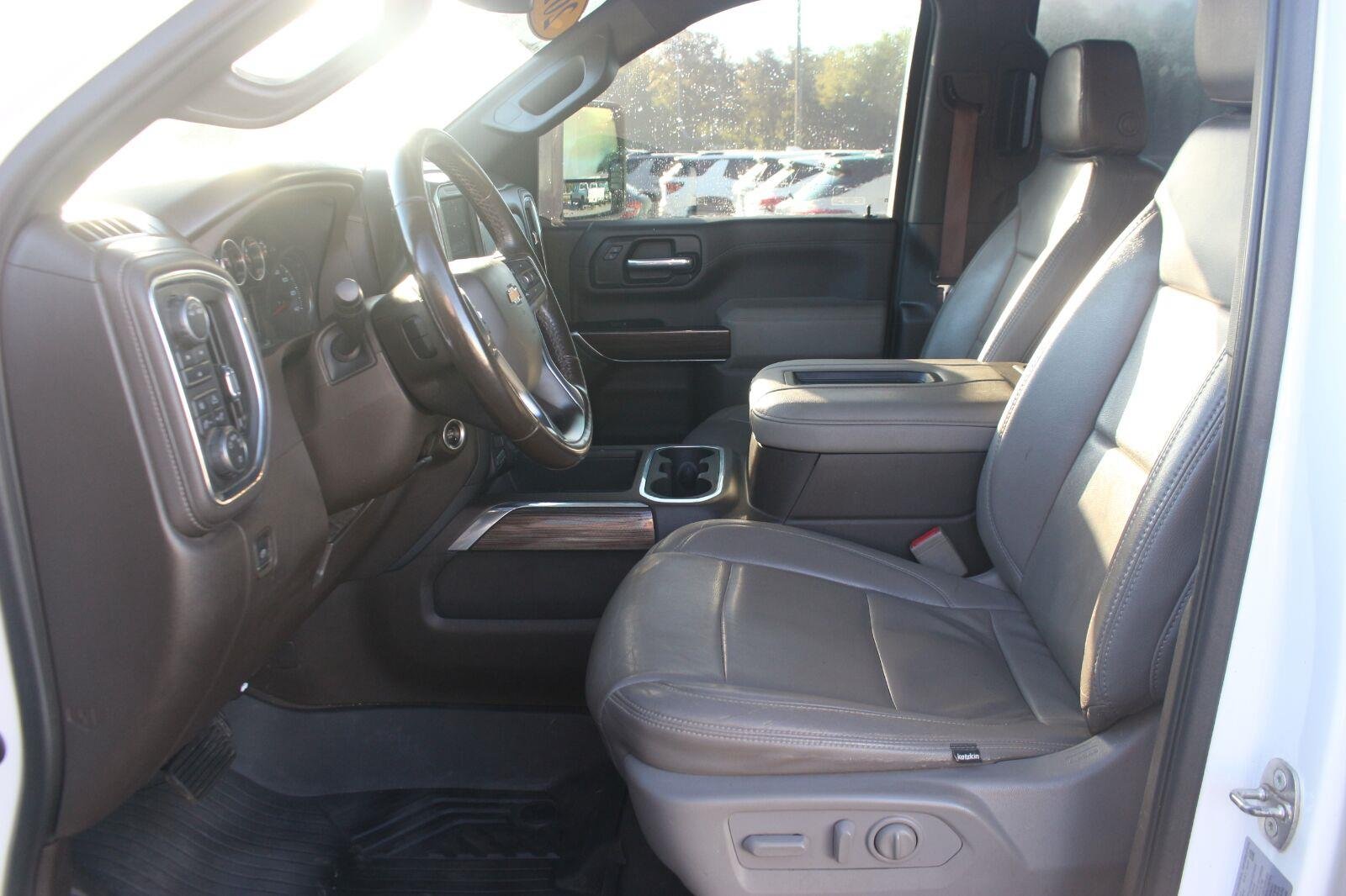 Used 2022 SUMMIT WHITE Chevrolet LT image 17