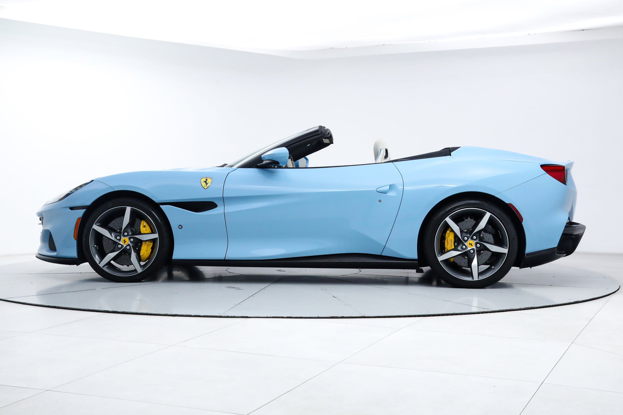 Certified Used 2023 Blue Ferrari  image 4