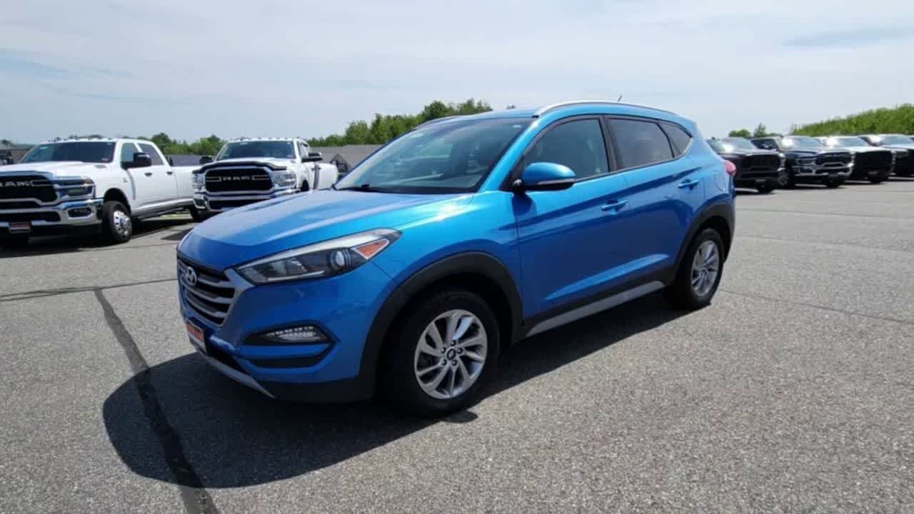 Used 2017 Caribbean Blue Hyundai Eco image 5