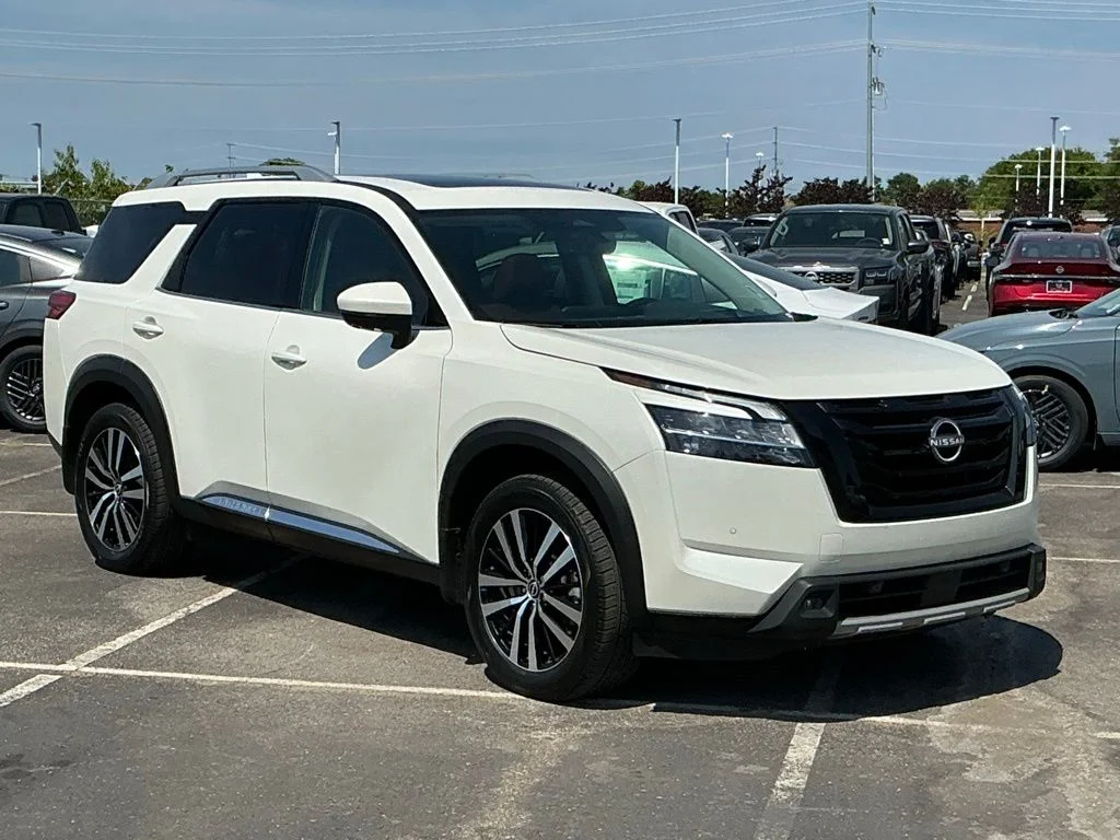 2024 Nissan Pathfinder Platinum 2WD's photo