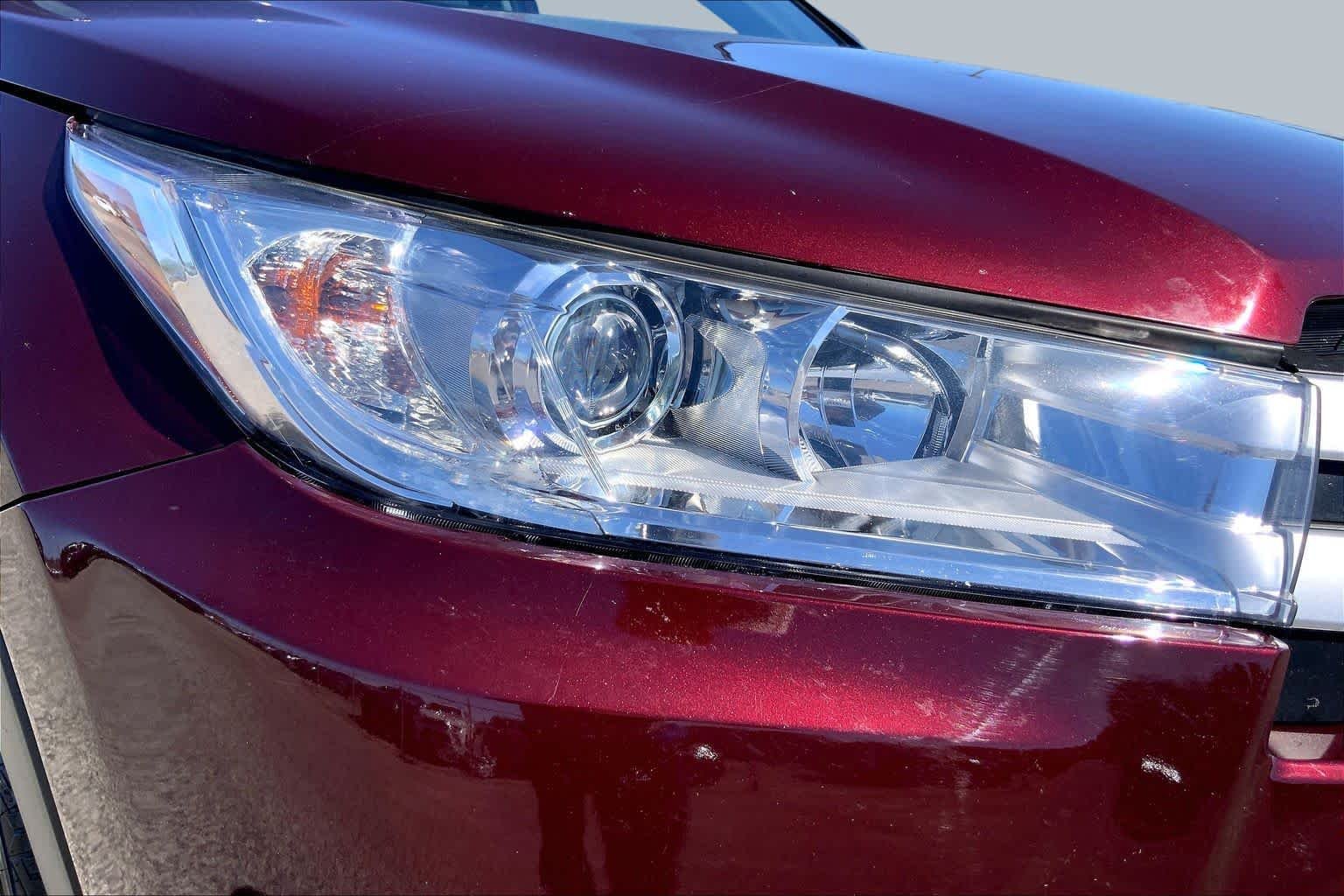 Used 2019 Ooh La La Rouge Mica Toyota XLE image 27