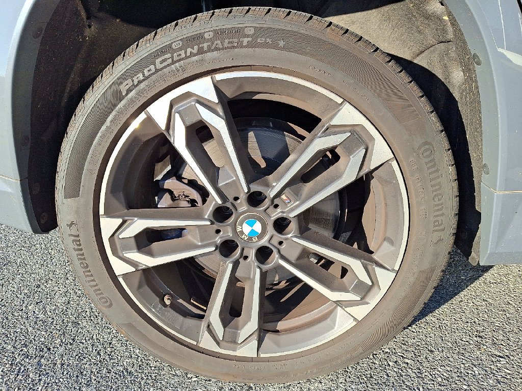 Used 2024 Gray BMW M35i image 8