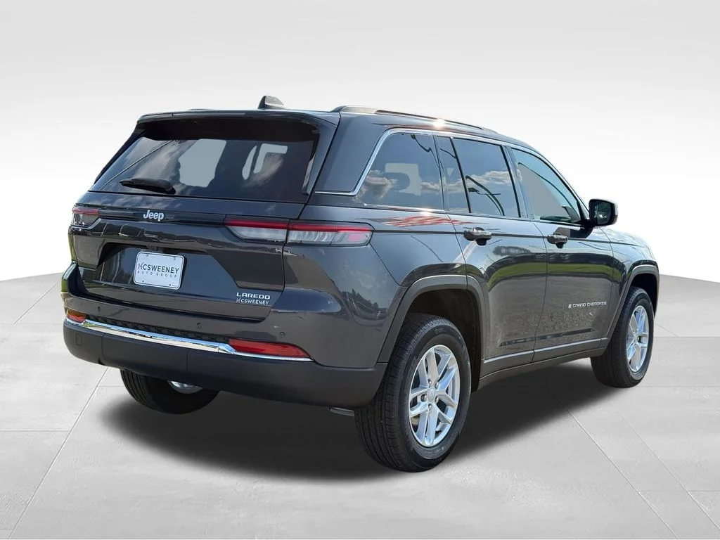 New 2026 Baltic Gray Metallic Clear-Coat Exterior Paint Jeep Laredo image 28